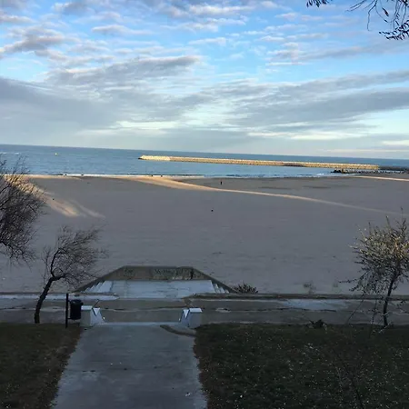 Apartment Seafront Faleza Nord Constanţa